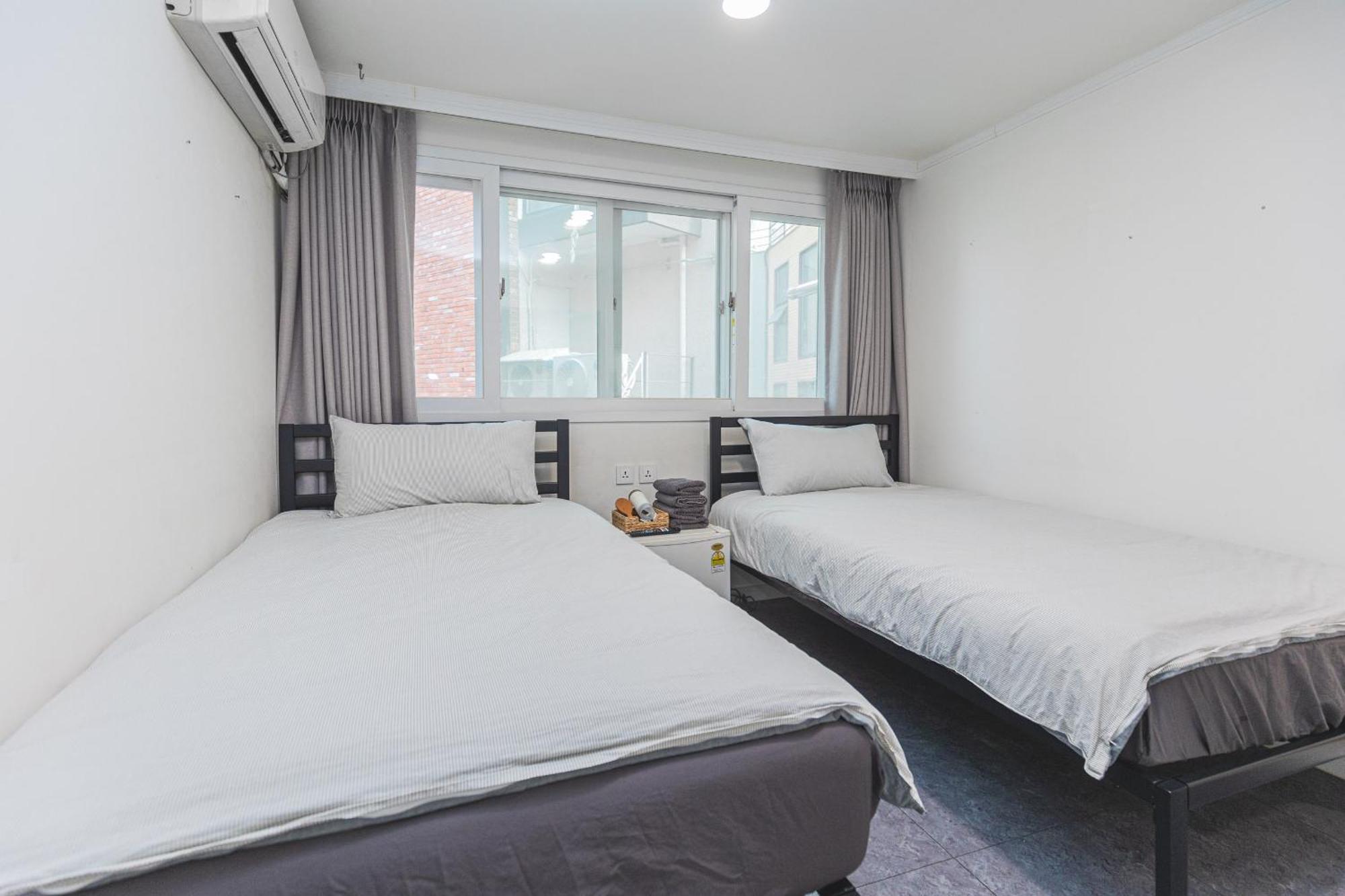 Guest house Kotaro House *