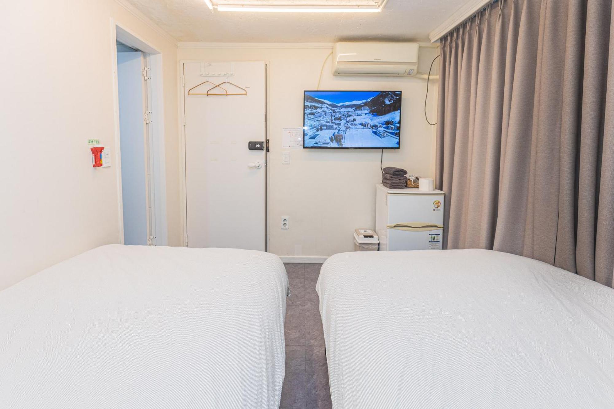 Guest house Kotaro House *